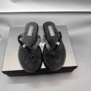 CHANEL Flip-flop sandals